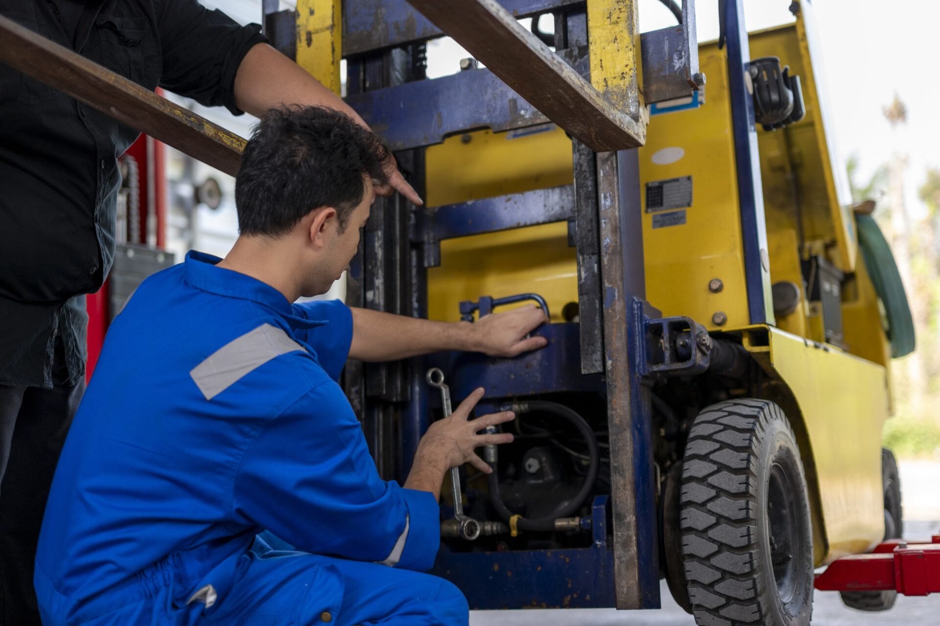 How to Replace a Forklift Pin Kit in 4 Simple Steps
